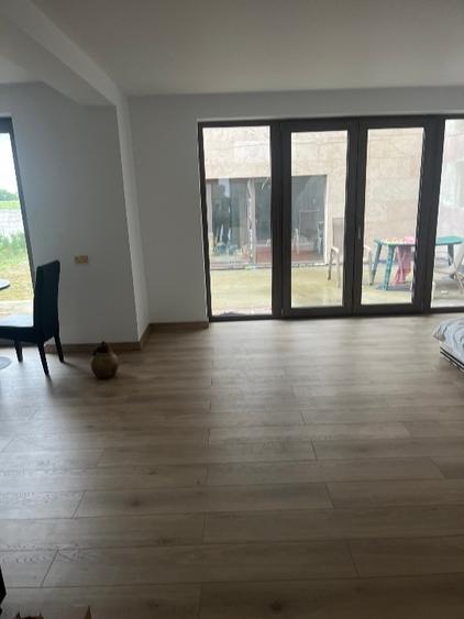 Casă individuală cu 5 camere cu Garaj în Vidra