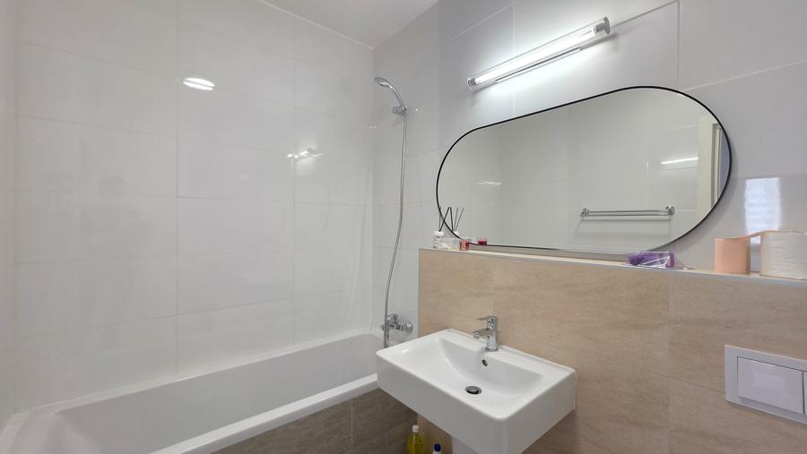 Apartament cu 2 camere semidecomandat în Bd. Laminorului