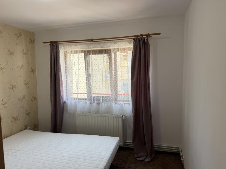 Apartament cu 2 camere decomandat, mobilat în Valea Aurie