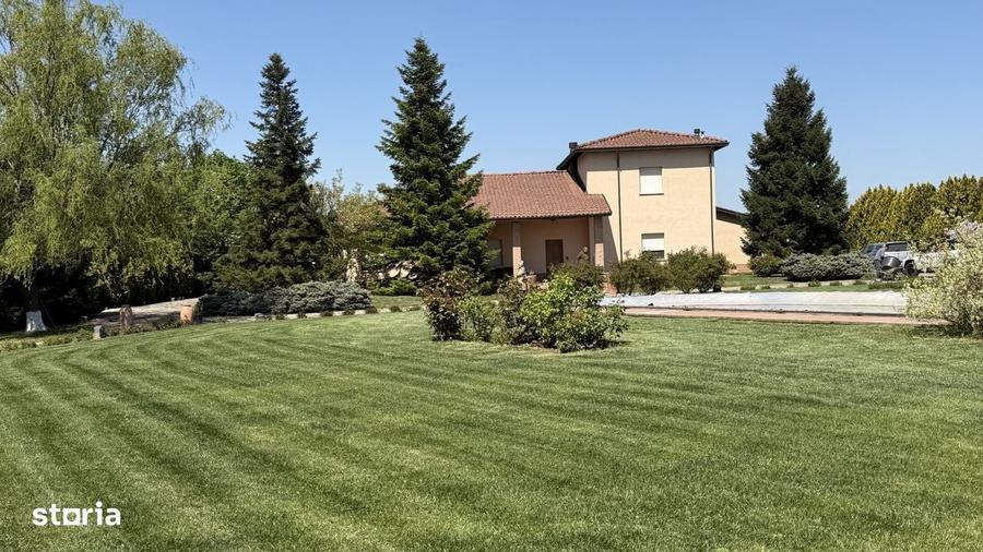 Casă cu 4 camere cu Teren 6700 Mp în Cernica