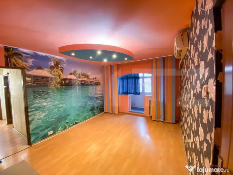 Apartament cu 3 camere decomandat în Rovine