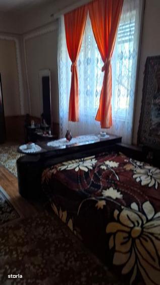 Casă cu 3 camere cu Teren 3600 Mp în Central
