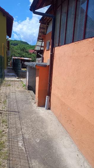 Casă cu 4 camere cu Teren 1000 Mp în Nord