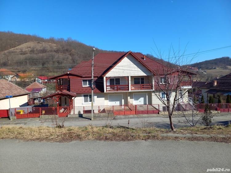 Casă cu 8 camere cu Teren 731 Mp în Mediaș