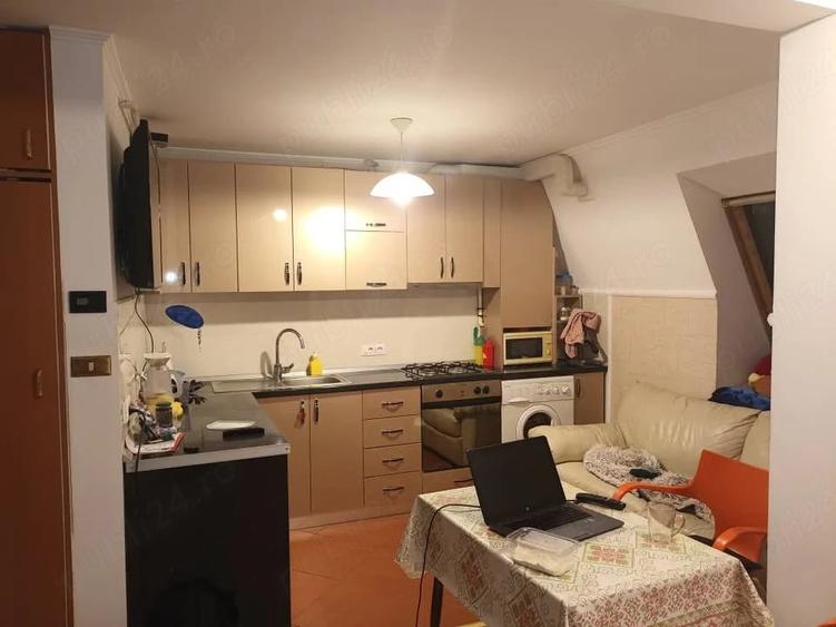 Apartament cu 3 camere decomandat în Sâmbăta de Sus