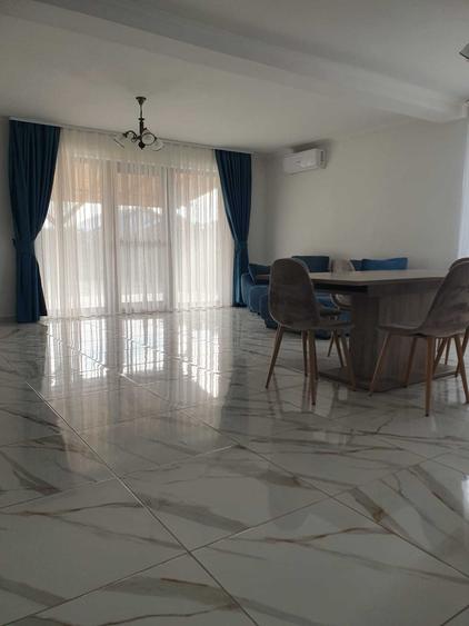 Casă cu 4 camere în Sântandrei