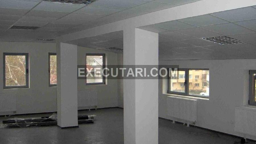 Birou, de 1,500 mp, în Central