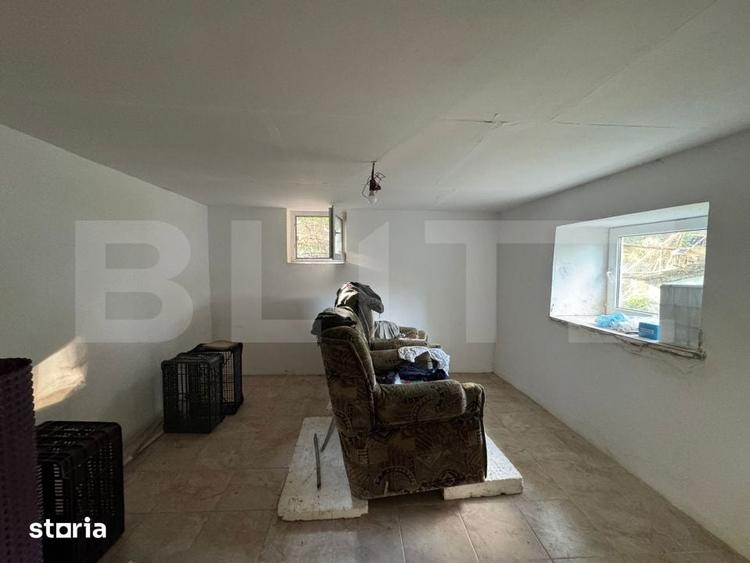 Casă cu 4 camere cu Teren 3697 Mp în Central