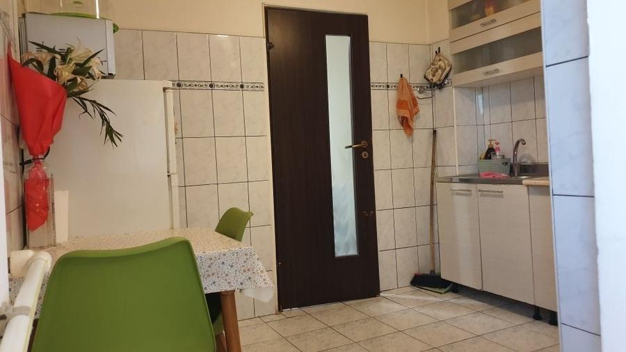 Apartament cu 2 camere decomandat în Popoveni