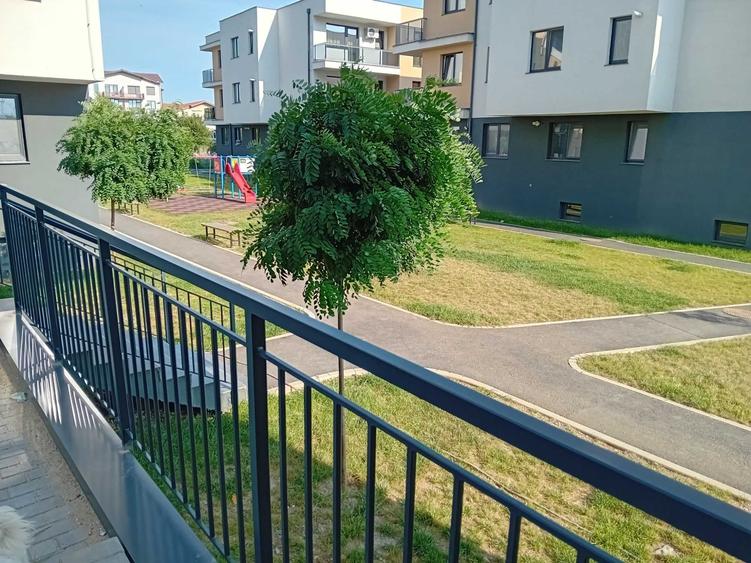 Apartament cu 3 camere decomandat în Florești