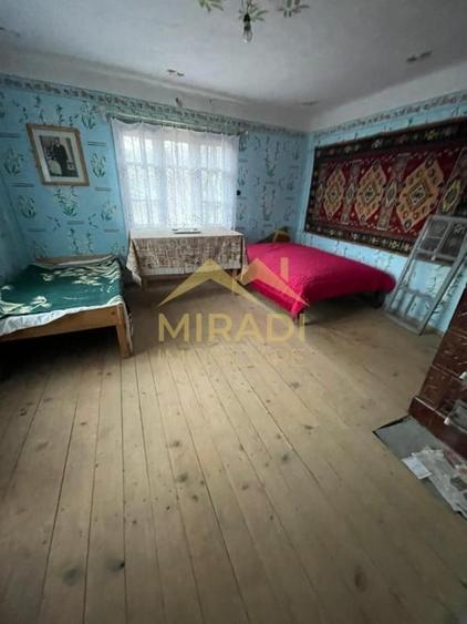 Casă individuală cu 5 camere cu Teren 1990 Mp în Adunați
