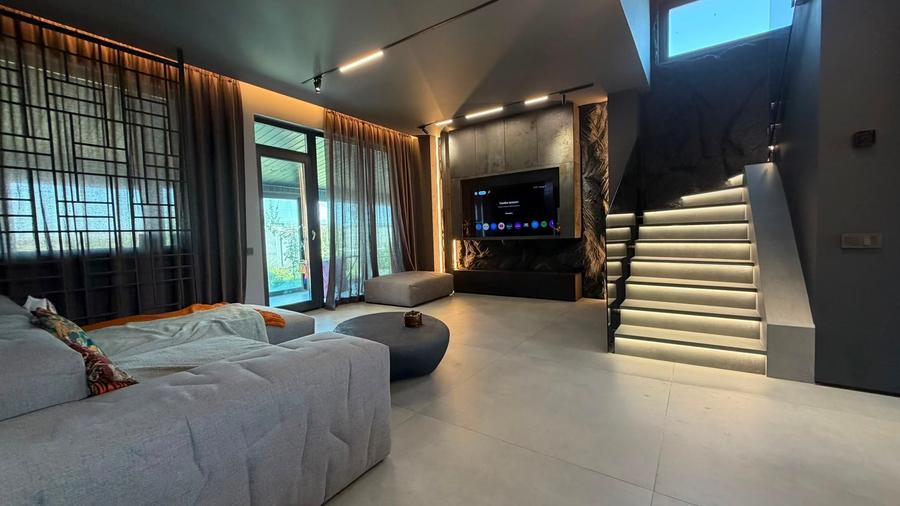Casă individuală cu 4 camere cu Teren 450 Mp în Tunari