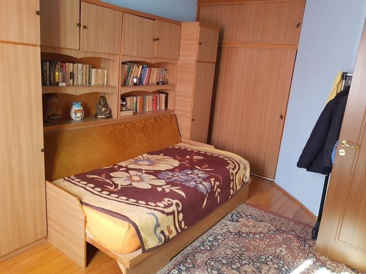 Apartament cu 4 camere decomandat în Central