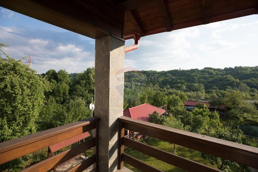 Casă / Vilă cu 8 camere de vânzare - 26
