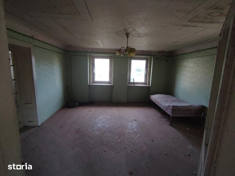Casă cu 4 camere cu Teren 1554 Mp în Central