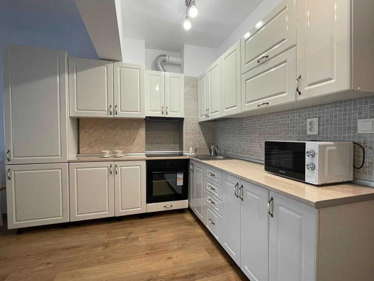 Apartament cu 2 camere semidecomandat în Coman