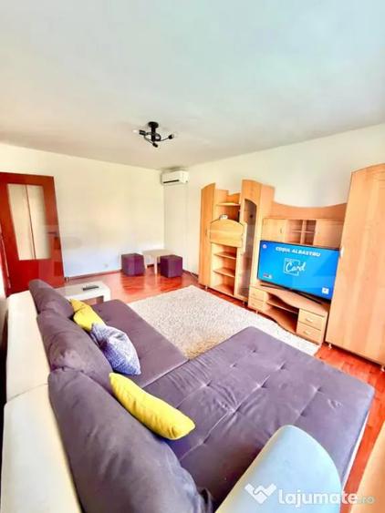 Apartament cu 3 camere semidecomandat în Central