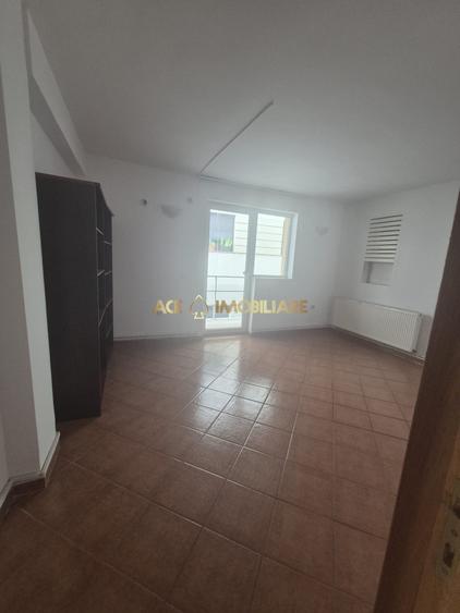 Apartament cu 3 camere decomandat, mobilat în Vitan