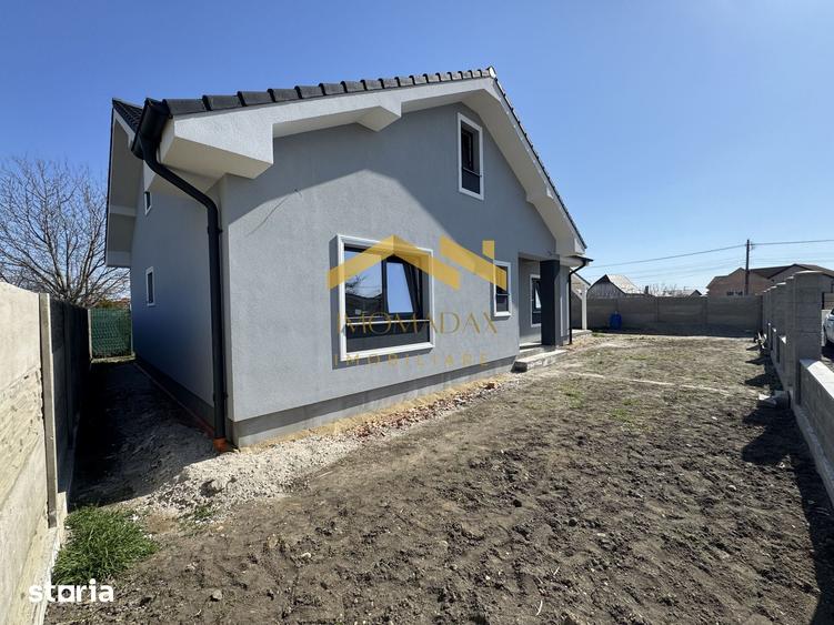 Casă cu 4 camere cu Teren 400 Mp în Sânmihaiu Român