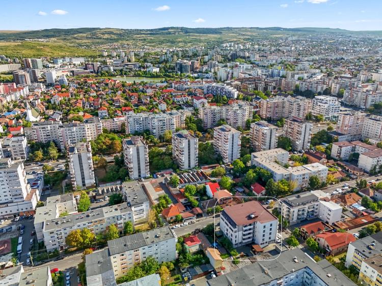 Apartament cu 3 camere decomandat în Sud