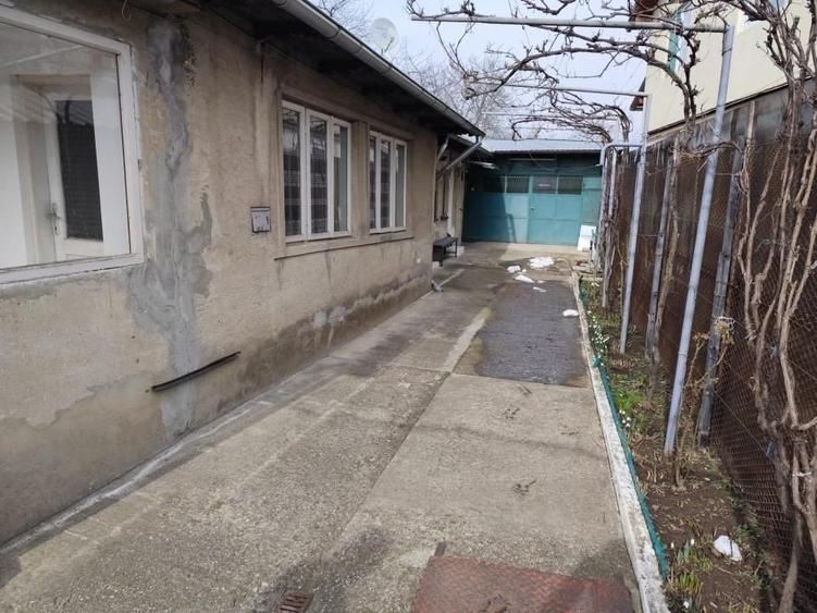 Casă individuală cu 3 camere cu Canalizare în Central