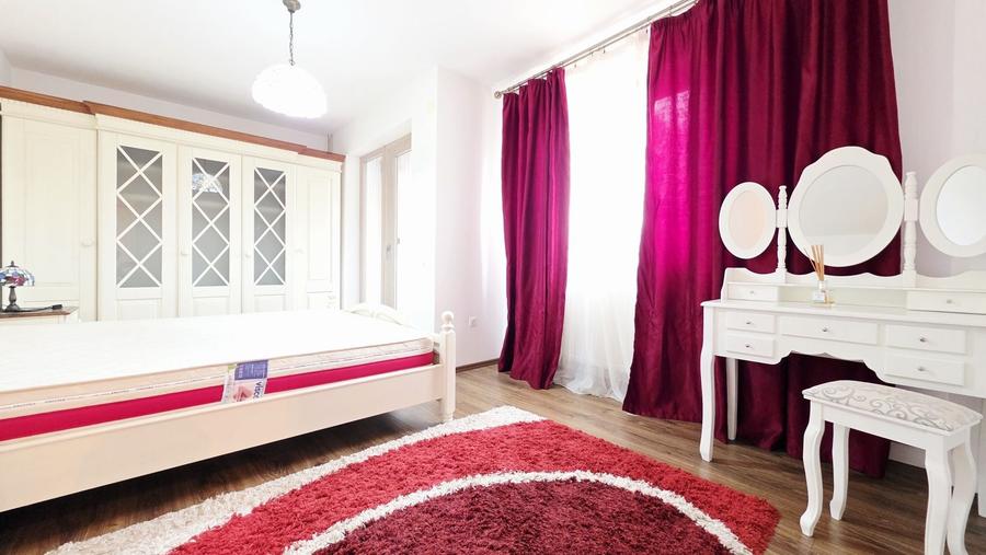 Apartament cu 3 camere decomandat în Ultracentral