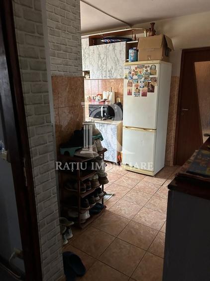 Apartament cu 3 camere semidecomandat, mobilat în Rogerius