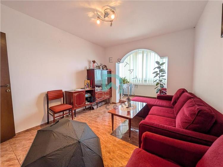 Apartament cu 3 camere decomandat în Astra