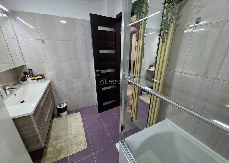 Casă cu 4 camere cu Teren 260 Mp în 1 Decembrie