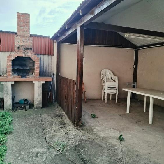 Casă individuală cu 5 camere cu Canalizare în Central