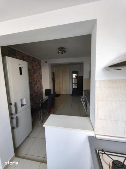 Apartament cu 3 camere semidecomandat, mobilat în Pantelimon