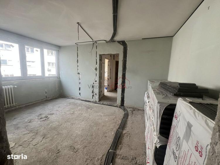 Apartament cu 3 camere semidecomandat în Iancului