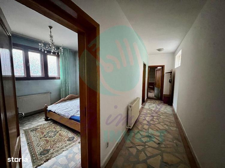 Casă cu 9 camere decomandat cu Canalizare în Ferentari