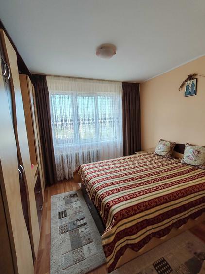 Apartament cu 3 camere decomandat în Berceni