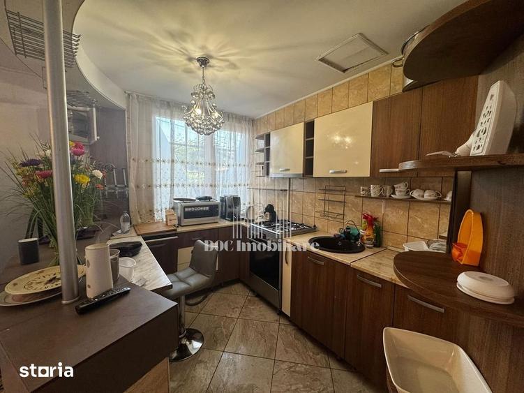Casă cu 5 camere cu Teren 70 Mp în Tei