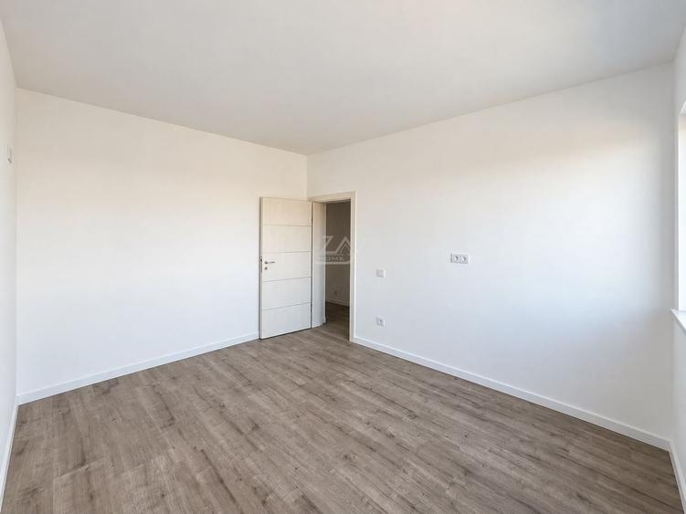 Duplex cu 5 camere cu Canalizare în Moșnița Nouă
