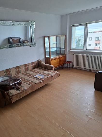Apartament cu 3 camere decomandat în Pantelimon