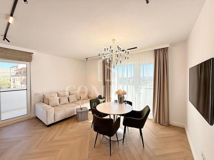 Apartament cu 3 camere semidecomandat, mobilat în Florești