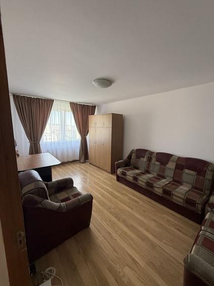 Proprietar, inchiriez apartament 2 camere decomandat - 10