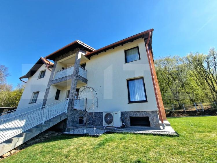 Casă individuală cu 6 camere cu Garaj în Gilău