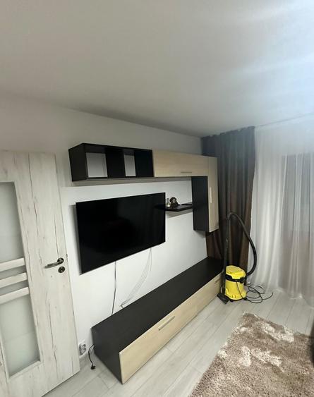 Apartament cu 4 camere decomandat, mobilat în 13 Septembrie