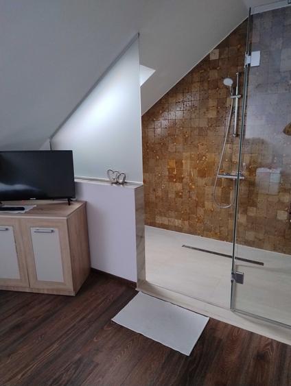 Casă cu 4 camere în Exterior Vest