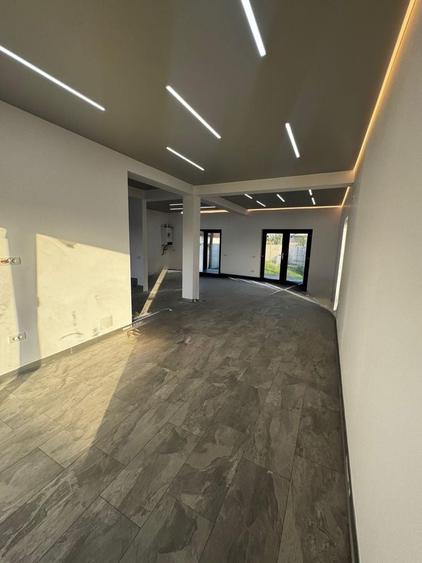 Casă cu 4 camere cu Teren 400 Mp în Domnești