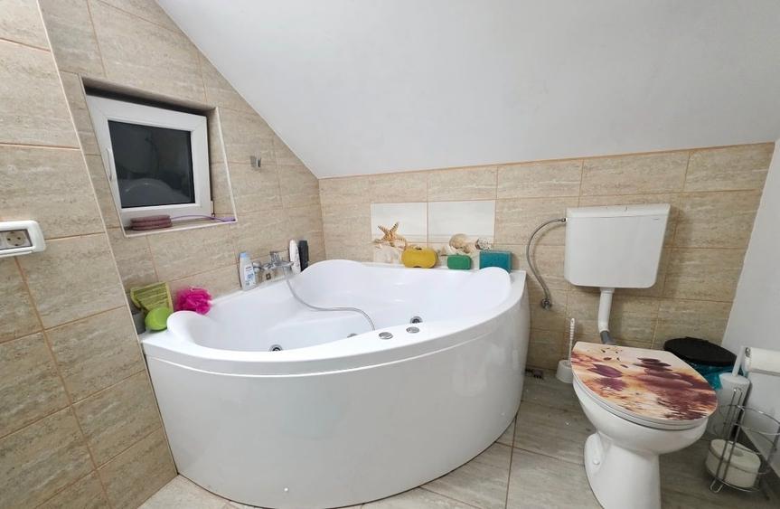 Casă individuală cu 5 camere cu Canalizare în Fratelia