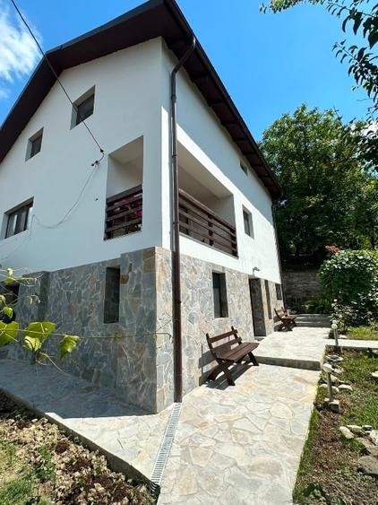 Casă individuală cu 5 camere cu Canalizare în Bozioru