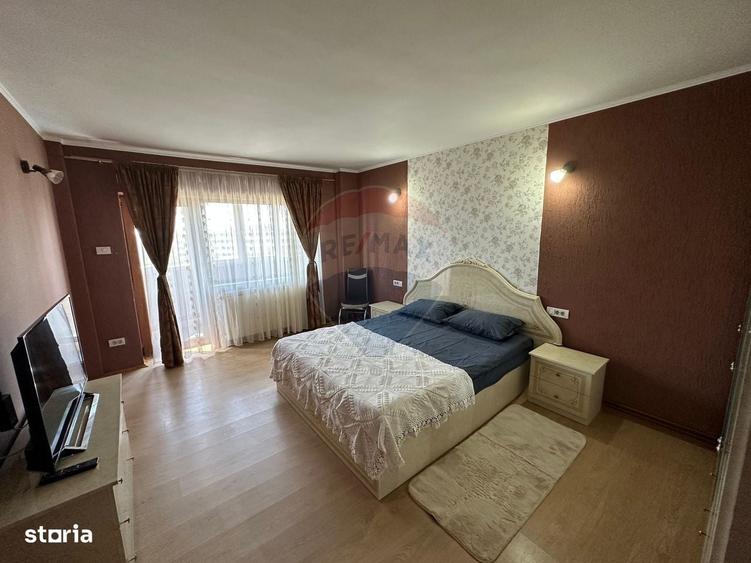 Apartament cu 3 camere în Intim