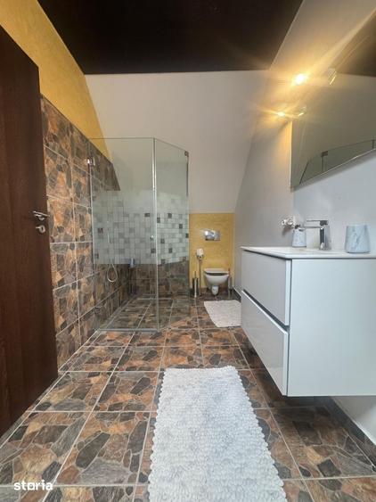 Casă cu 6 camere cu Teren 1834 Mp în Bran