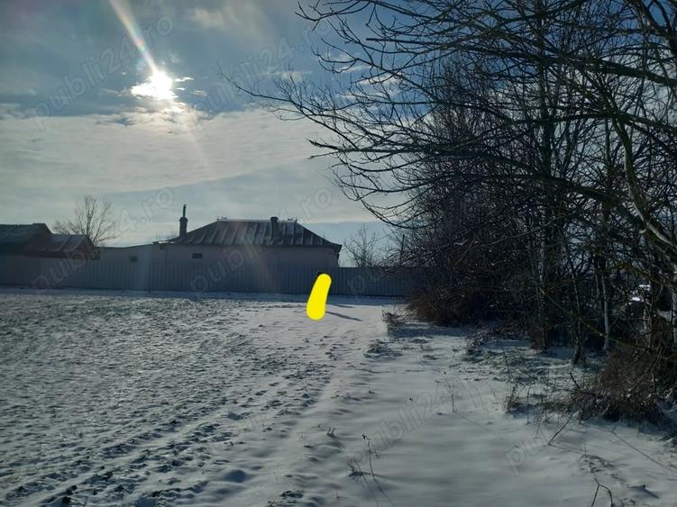 Teren de 2400 mp, în Oporelu