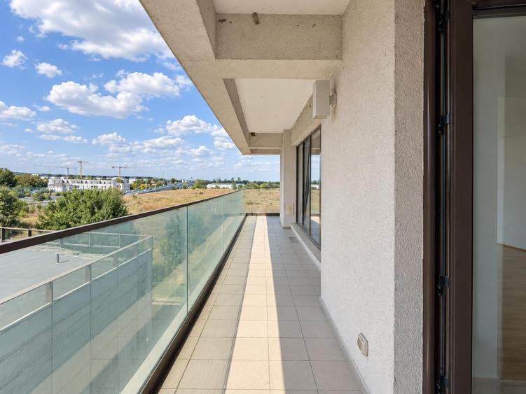 Apartament cu 3 camere semidecomandat, mobilat în Pipera