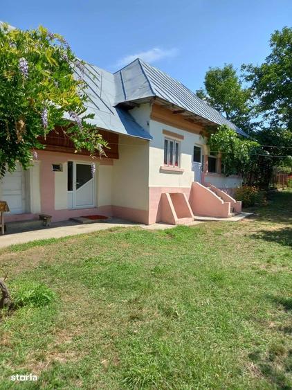 Casă cu 3 camere în Coșești